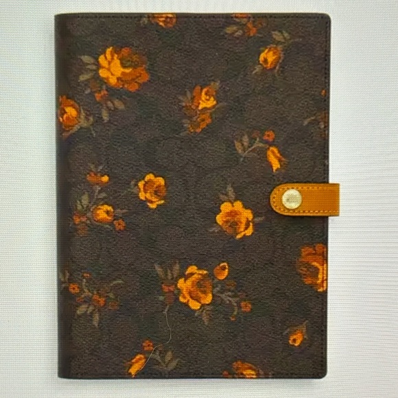 🍁🍂🍁 COACH NOTEBOOK IN SIGNATURE CANVAS WITH FLORAL PRINT 🍁🍂🍁 NWT 🍁🍂🍁 - Picture 1 of 16